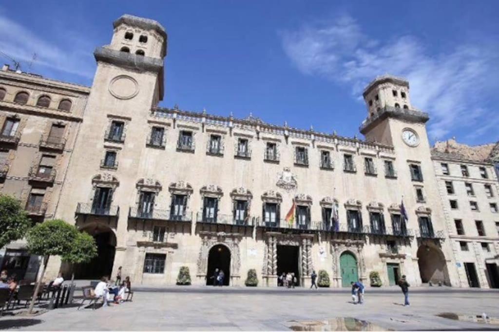 Bright Flat With View To The Castle And The Museum Appartement Alicante Buitenkant foto